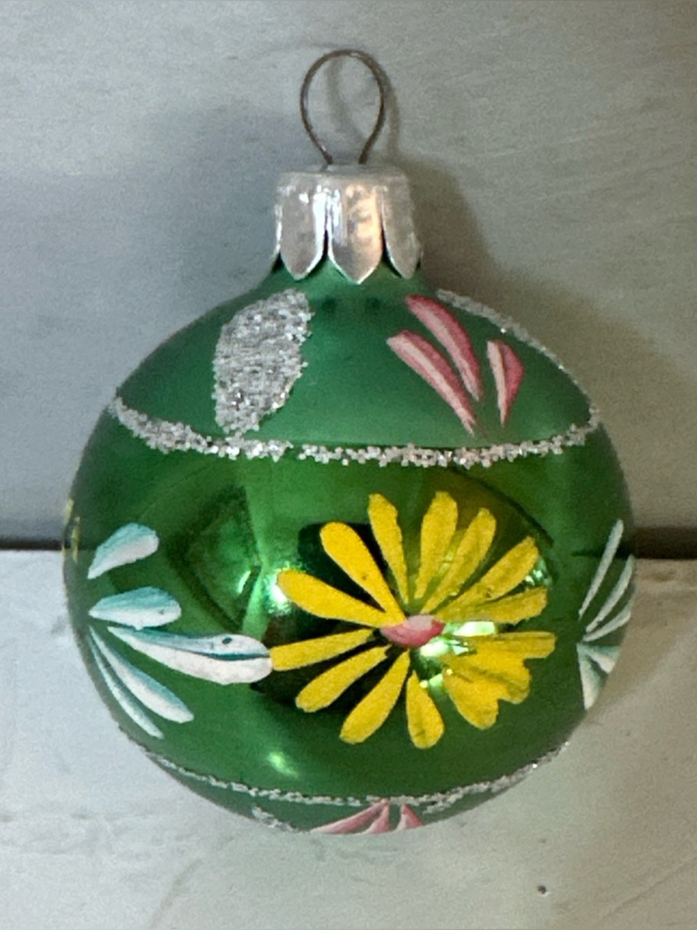 VINTAGE STENCILED FLORAL GLITTER ORNAMENT 2"